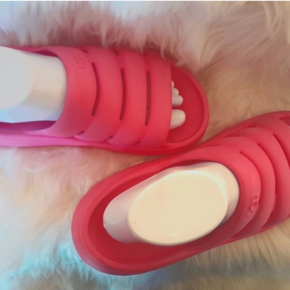 UGG Shoes - UGG, Hot Pink, Pillow Slides, Size 8, EUC 4.99 ship 4/26